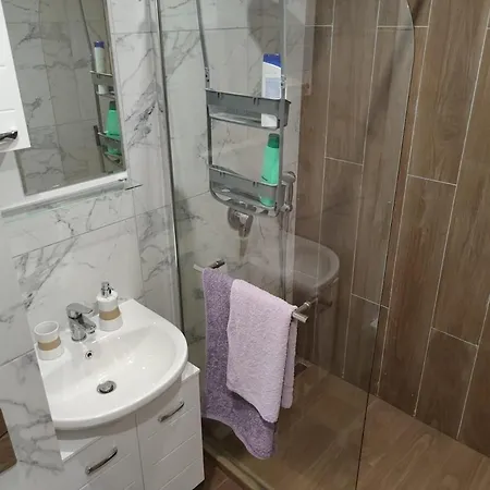 아파트 E45 In Gardens,