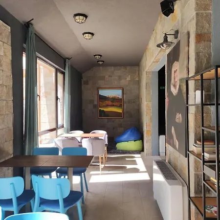 E45 In Gardens, * Borovets